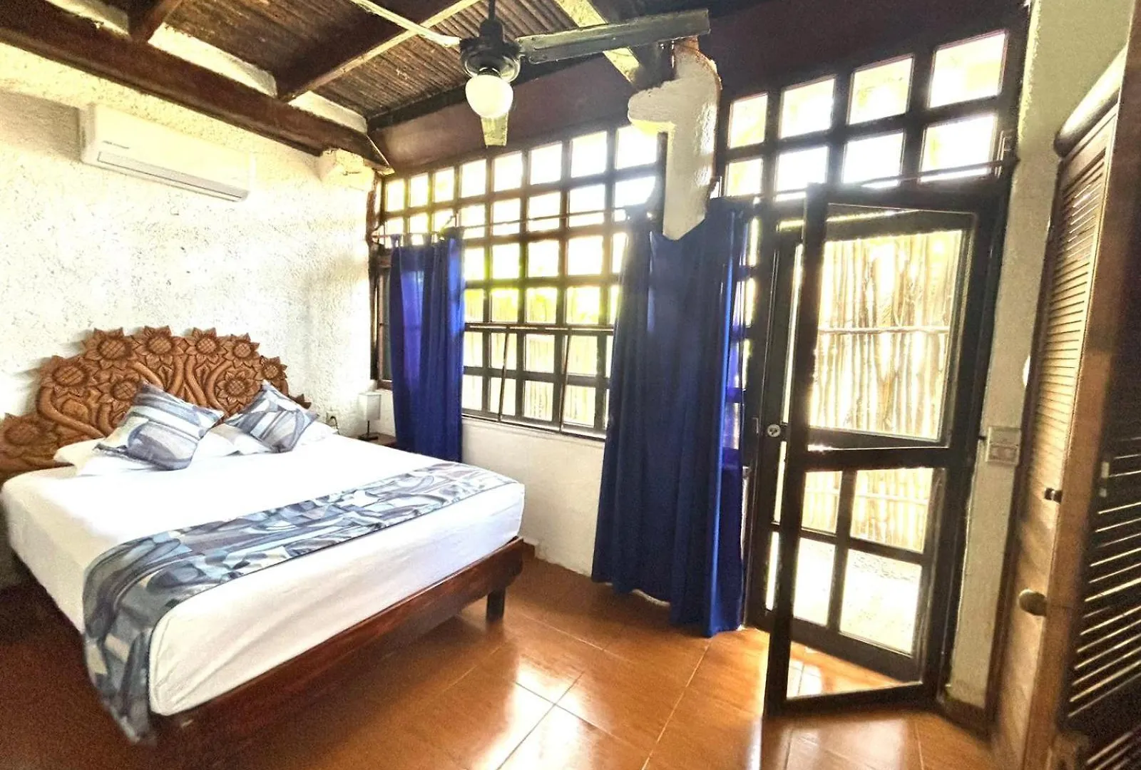 Chillaxing Beach Front House Villa Tulum Mexikó